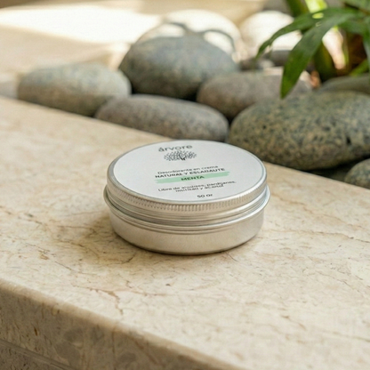 Desodorante árvore totalmente natural en un baño